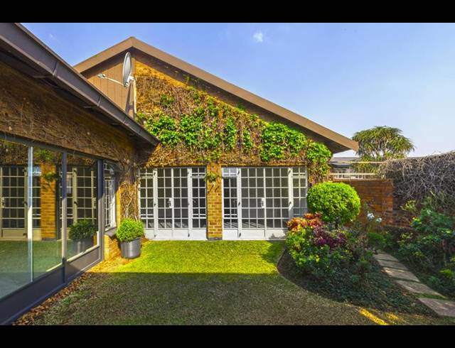 4 BEDROOM TOWNHOUSE FOR SALE IN BEDFORDVIEW